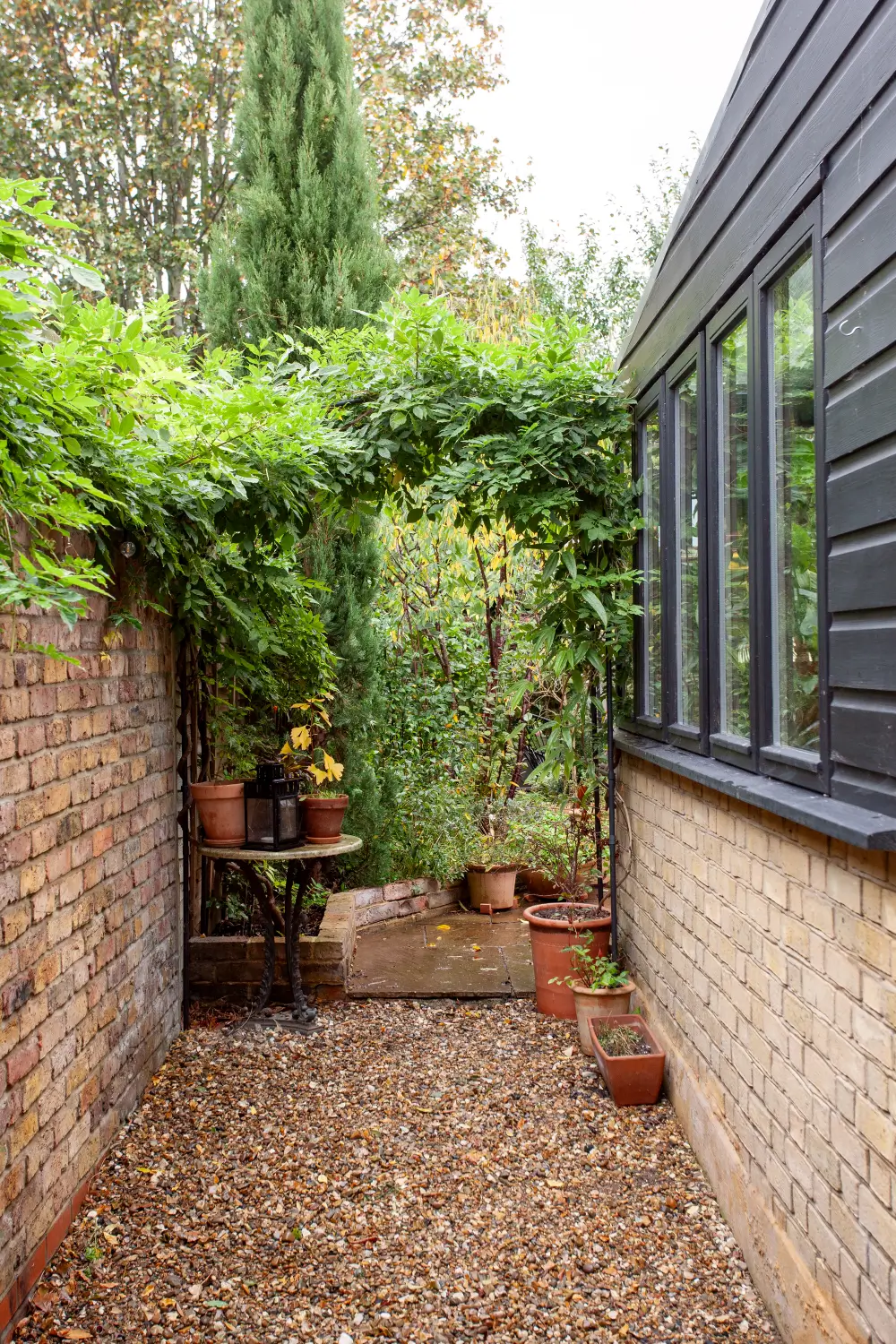 A Victorian London Home with Colorful Living Spaces and a Lush Garden 16 colorful-living-spaces-london-victorian-house