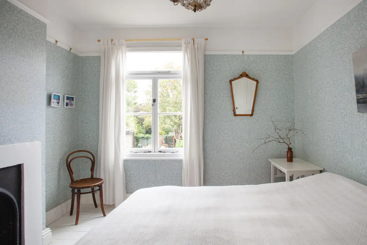 A Victorian London Home with Colorful Living Spaces and a Lush Garden 21 colorful-living-spaces-london-victorian-house