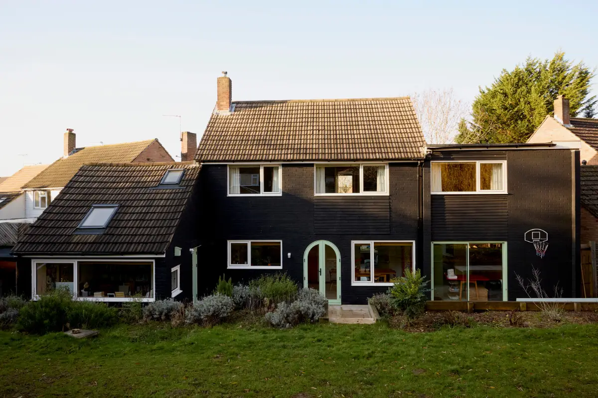 A Colorful Danish-Inspired Mid-Century Family Home in London 28 colorful-mid-century-family-home-north-london-nordroom.