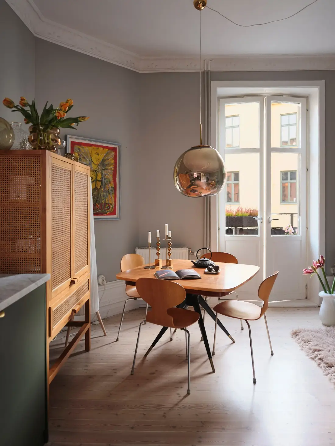 A Gray Turn-of-the-Century Apartment with a Green Kitchen 4 gray-turn-of-the-century-stockholm-apartment-green-kitchen-nordroom