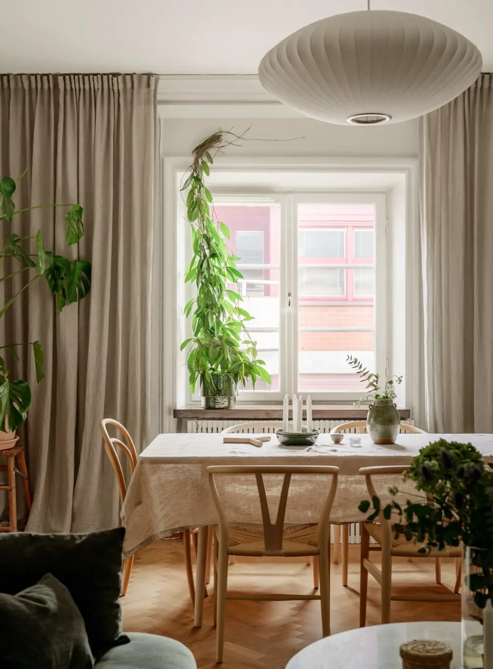 A 1920s Apartment Decorated in Blue and Green Tones 6 green-blue-tones-1920s-apartment-stockholm