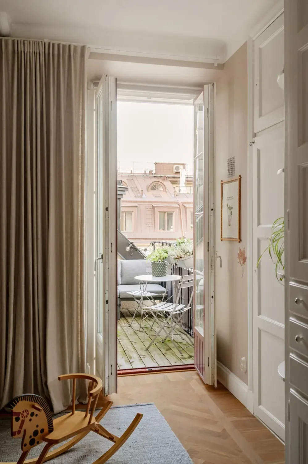 A 1920s Apartment Decorated in Blue and Green Tones 25 green-blue-tones-1920s-apartment-stockholm