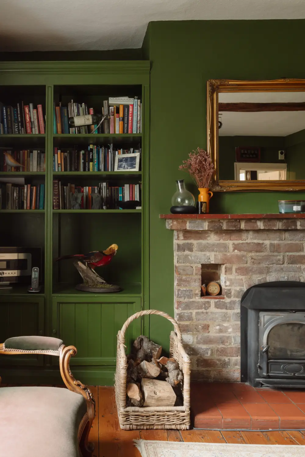A Characterful Queen Anne House in the English Countryside 6 historic-queen-anne-style-country-house-england