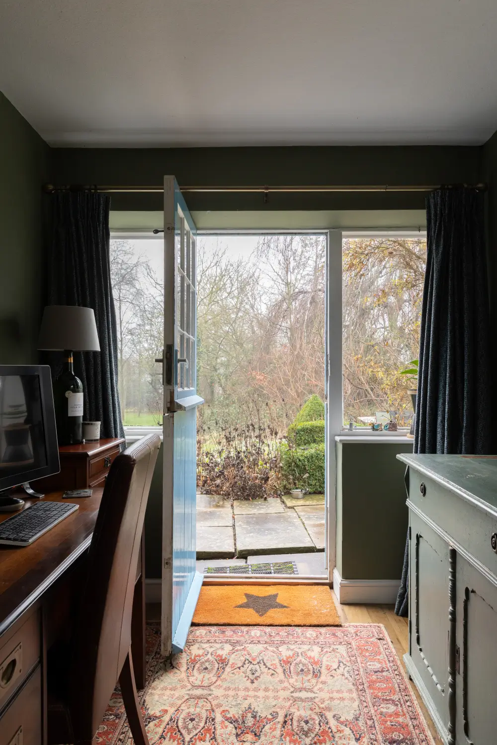 A Characterful Queen Anne House in the English Countryside 15 historic-queen-anne-style-country-house-england