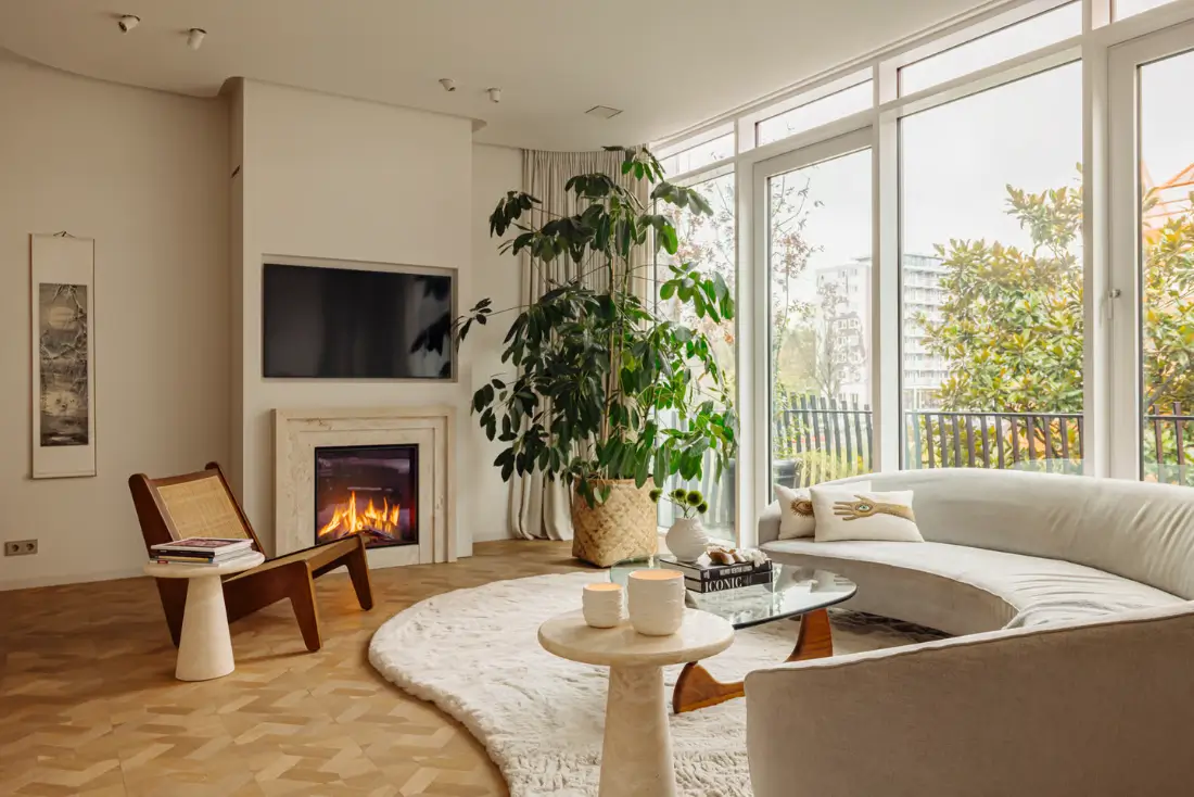 A Modern Amsterdam Townhouse with Huge Windows and a Sculptural Staircase 13 luxurious-modern-townhouse-amsterdam