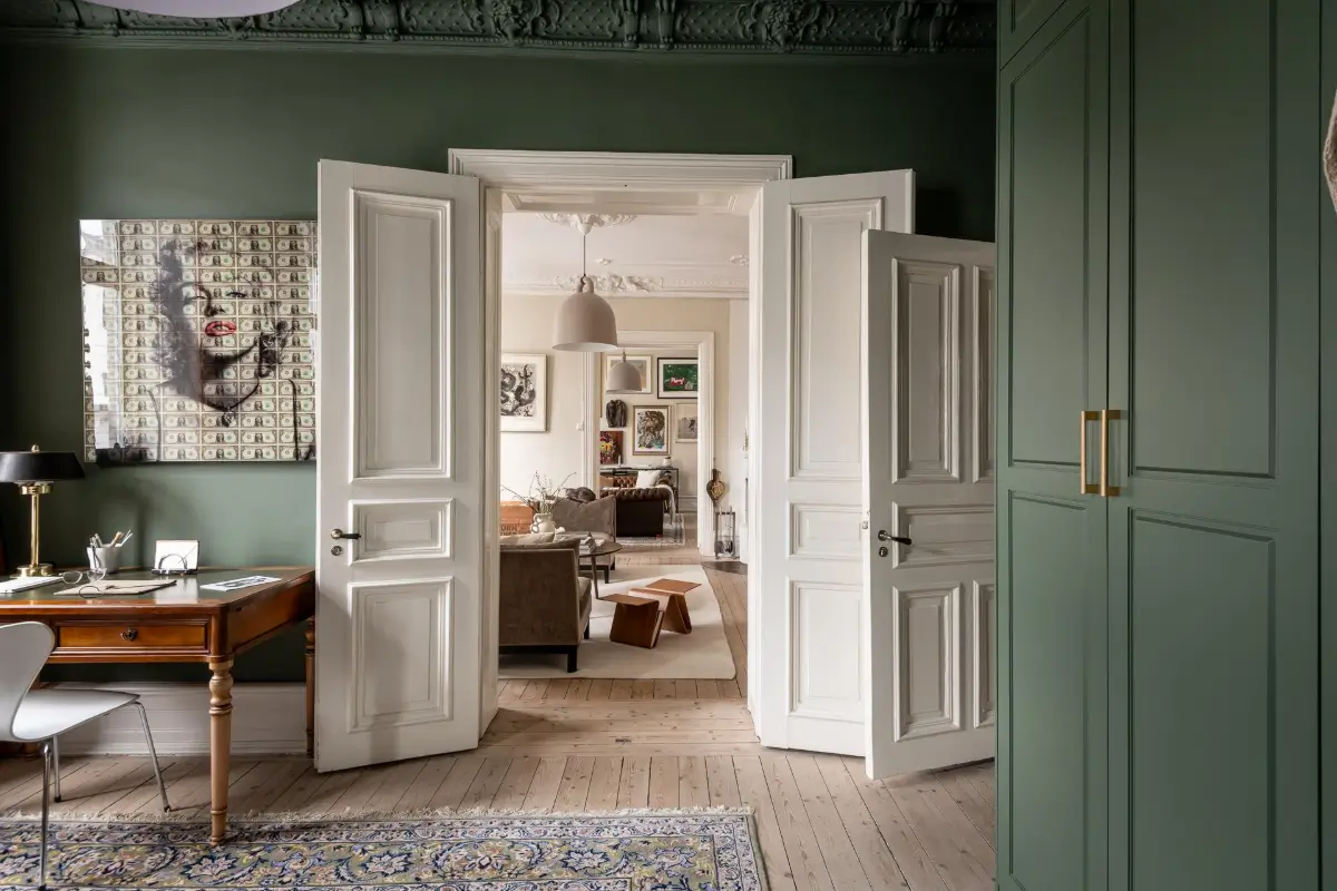 A Magnificent Historic Apartment with a Deep Green Bedroom 22 period-features-color-drenched-deep-green-bedroom-19th-century-apartment-nordroom