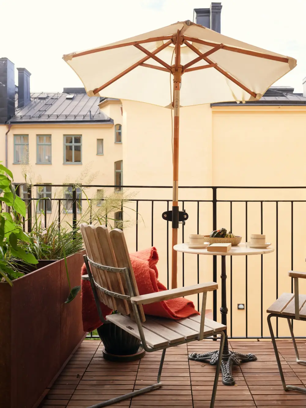 Red and Brown Tones in a Renovated Turn-of-the-Century Apartment 24 red-brown-tones-renovated-turn-of-the-century-stockholm-apartment-nordroom