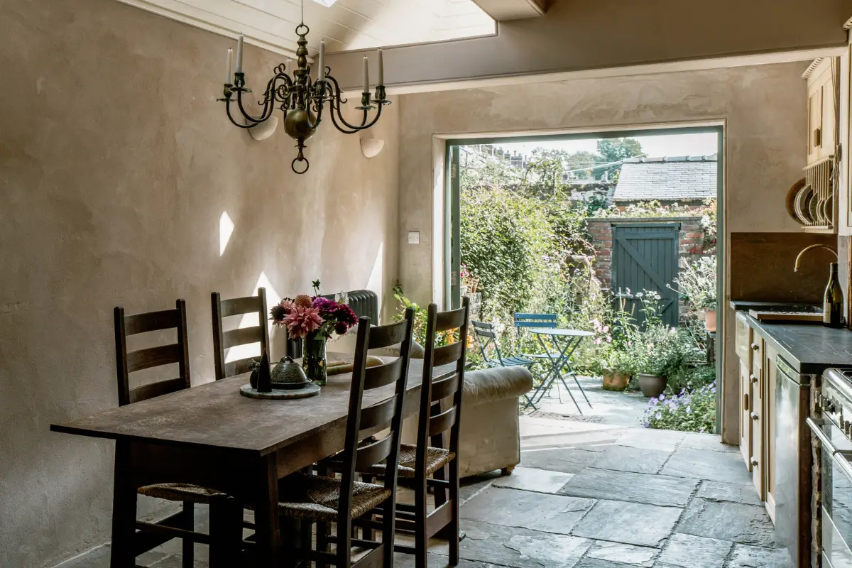 A Restored Victorian Worker's Cottage with a Charming Garden in York 2 restored-Victorian-railway-workers-cottage