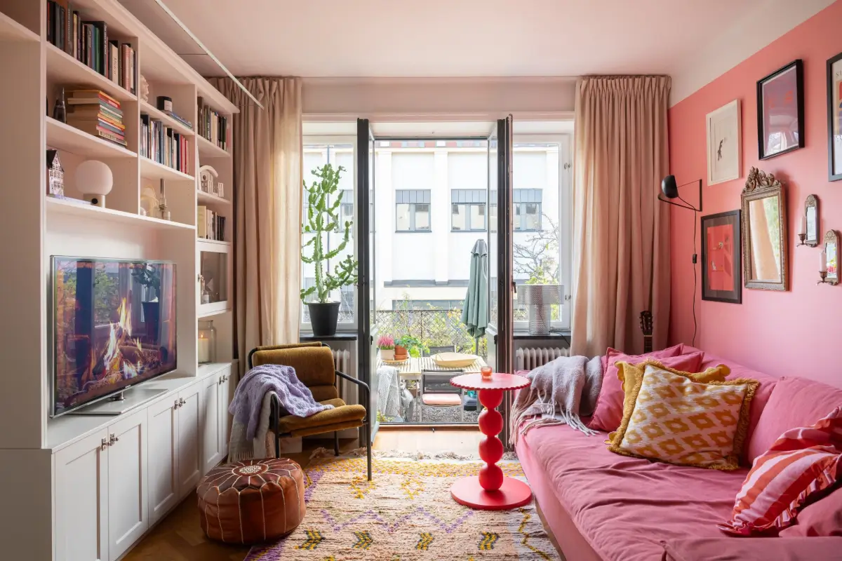A Pink Living Room in a Colorful 1920s Apartment in Stockholm 1 small-stockholm-apartment-pink-living-room-nordroom