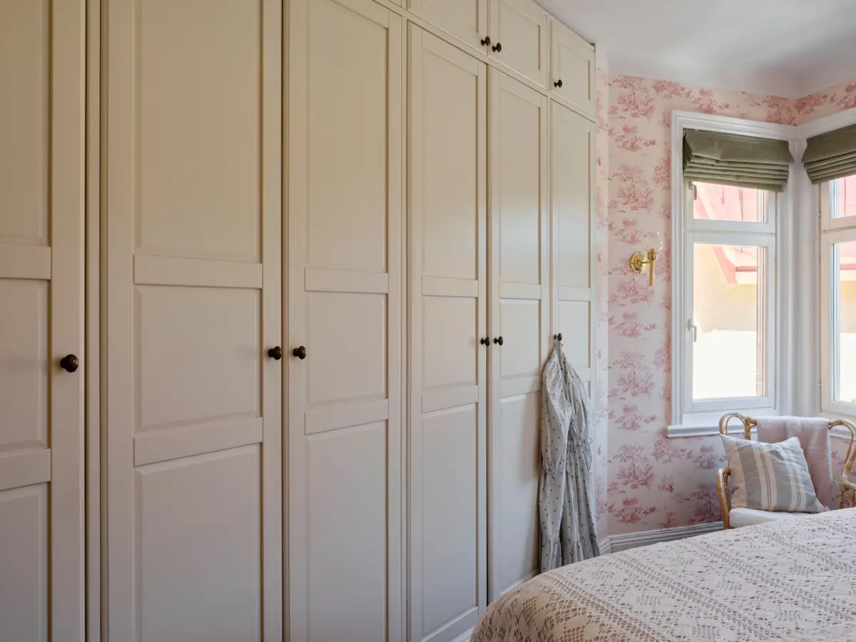A Romantic Bedroom & Period Details in a Stockholm Apartment 23
soft-romantic-interiors-early-20th-century-apartment-stockholm-nordroom