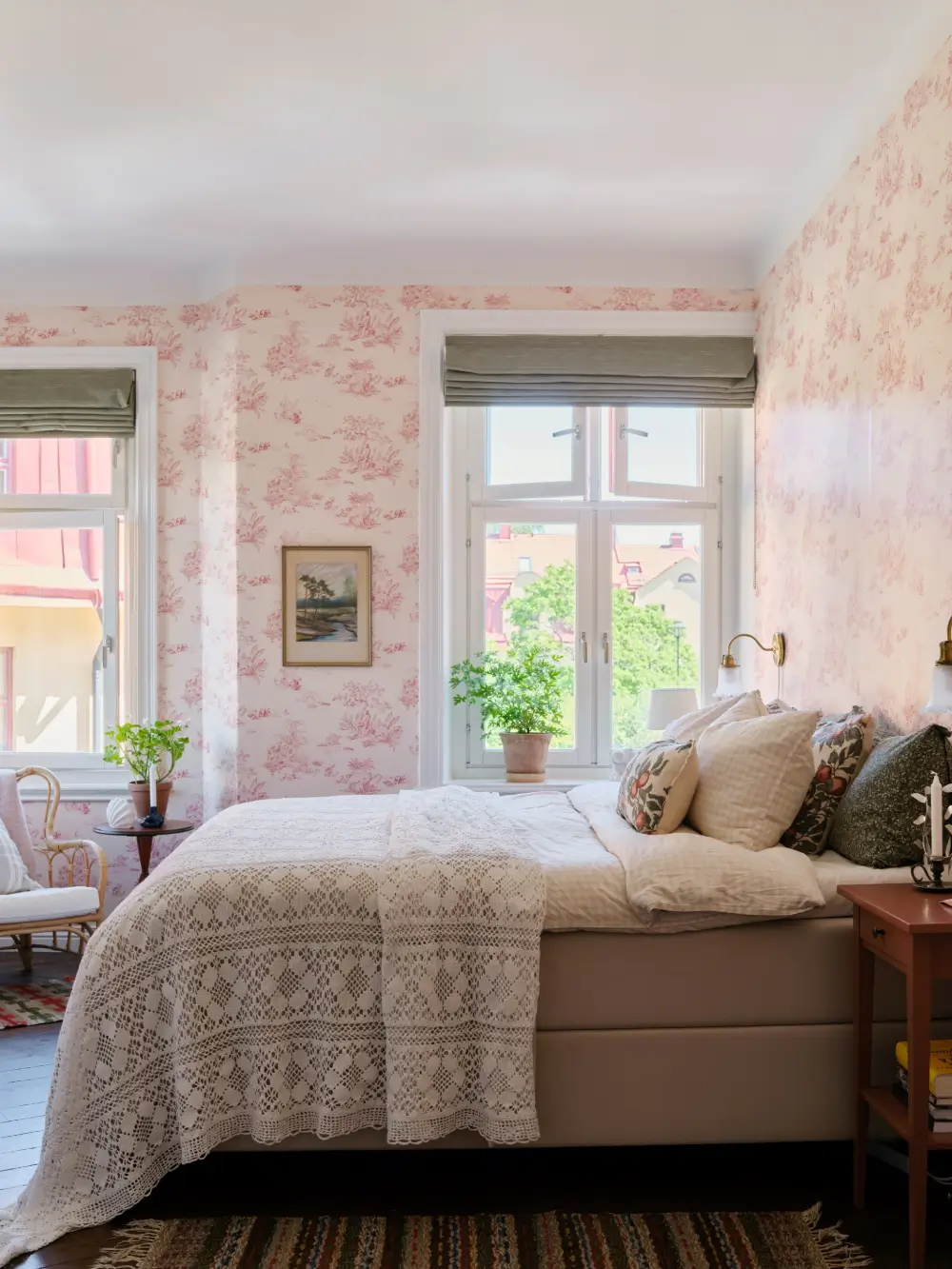 A Romantic Bedroom & Period Details in a Stockholm Apartment 18
soft-romantic-interiors-early-20th-century-apartment-stockholm-nordroom