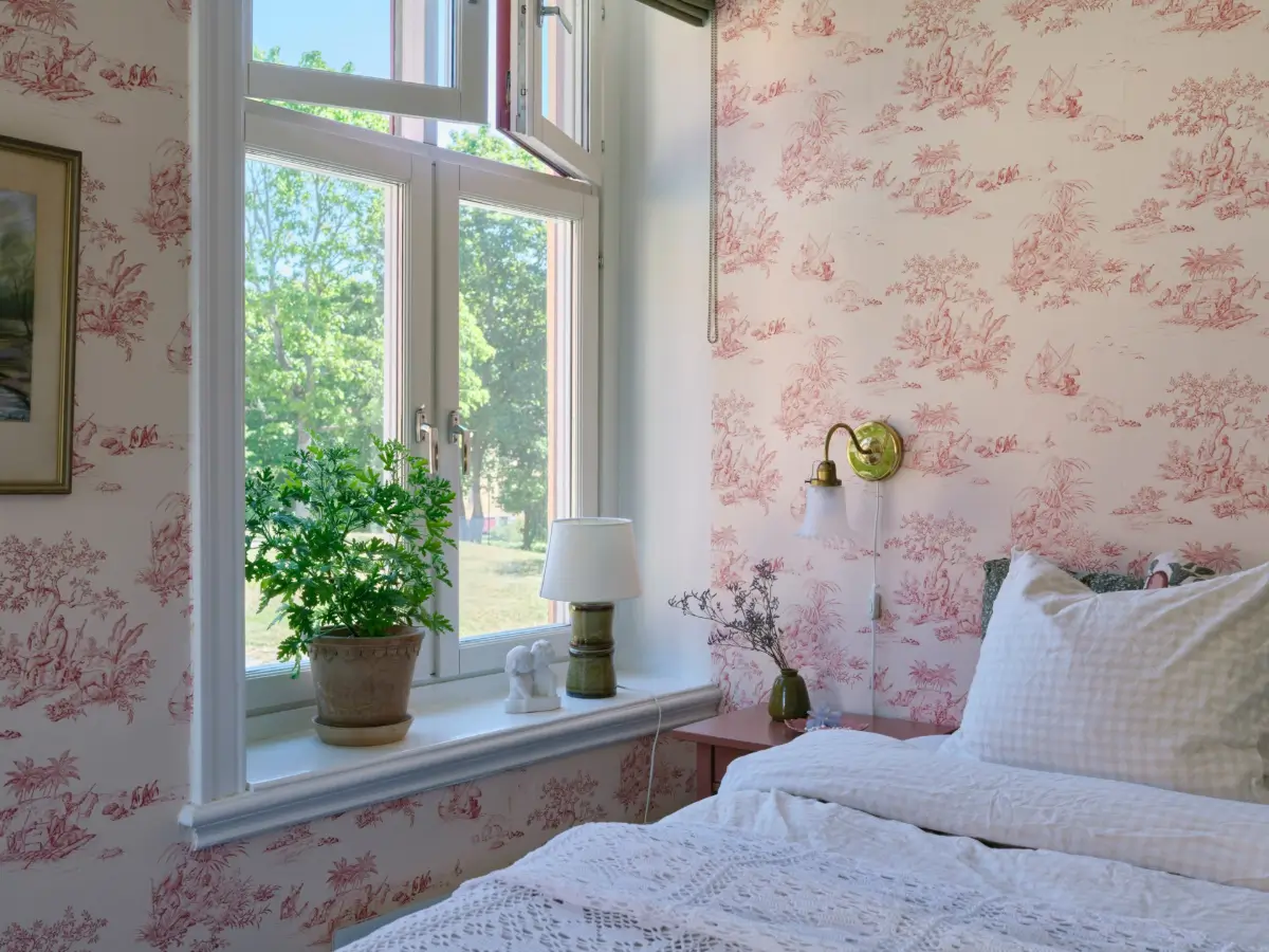 A Romantic Bedroom & Period Details in a Stockholm Apartment 20
soft-romantic-interiors-early-20th-century-apartment-stockholm-nordroom