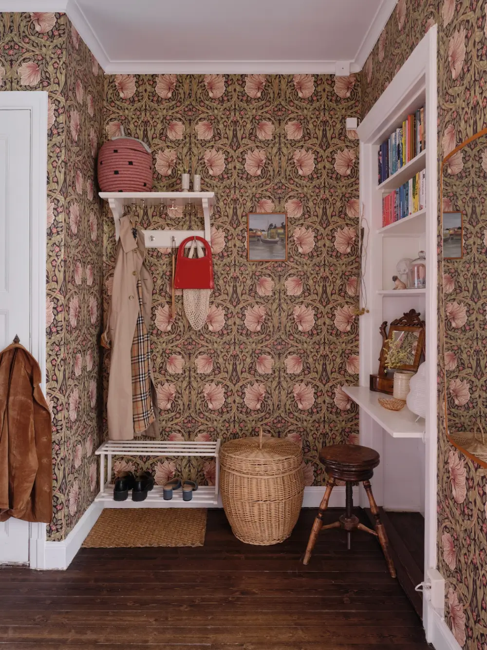 A Romantic Bedroom & Period Details in a Stockholm Apartment 29
soft-romantic-interiors-early-20th-century-apartment-stockholm-nordroom