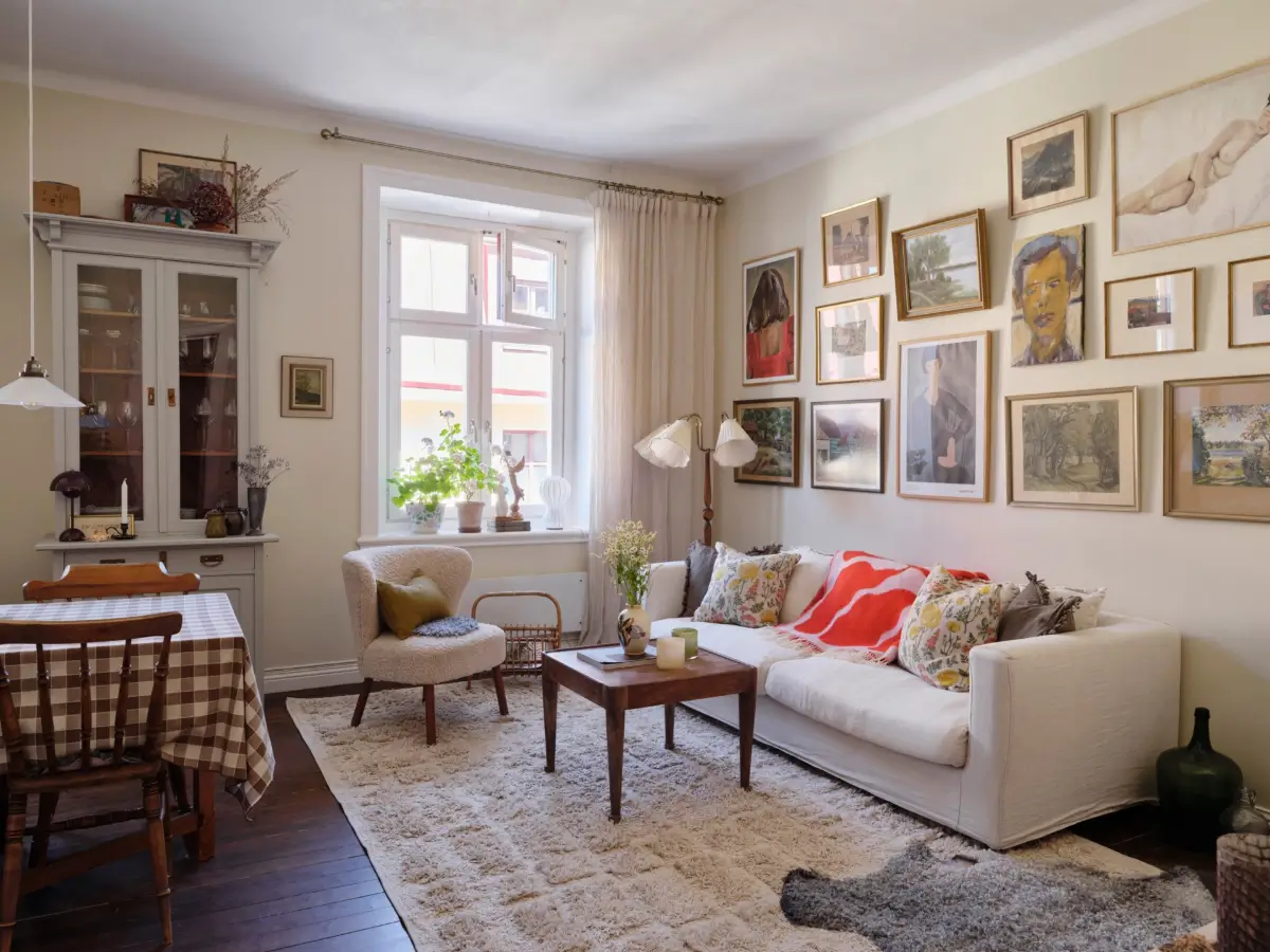 A Romantic Bedroom & Period Details in a Stockholm Apartment 2
soft-romantic-interiors-early-20th-century-apartment-stockholm-nordroom