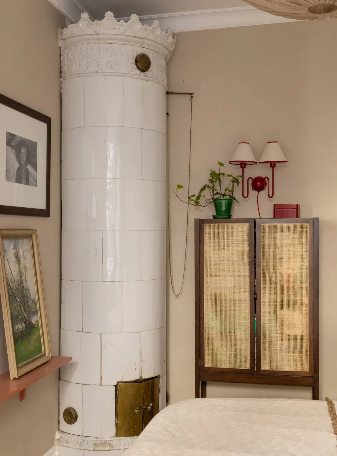 A Stylish Light-Colored Apartment with a Rental Part in Stockholm's Gamla Stan 13 stylish-apartment-stockholm-old-town