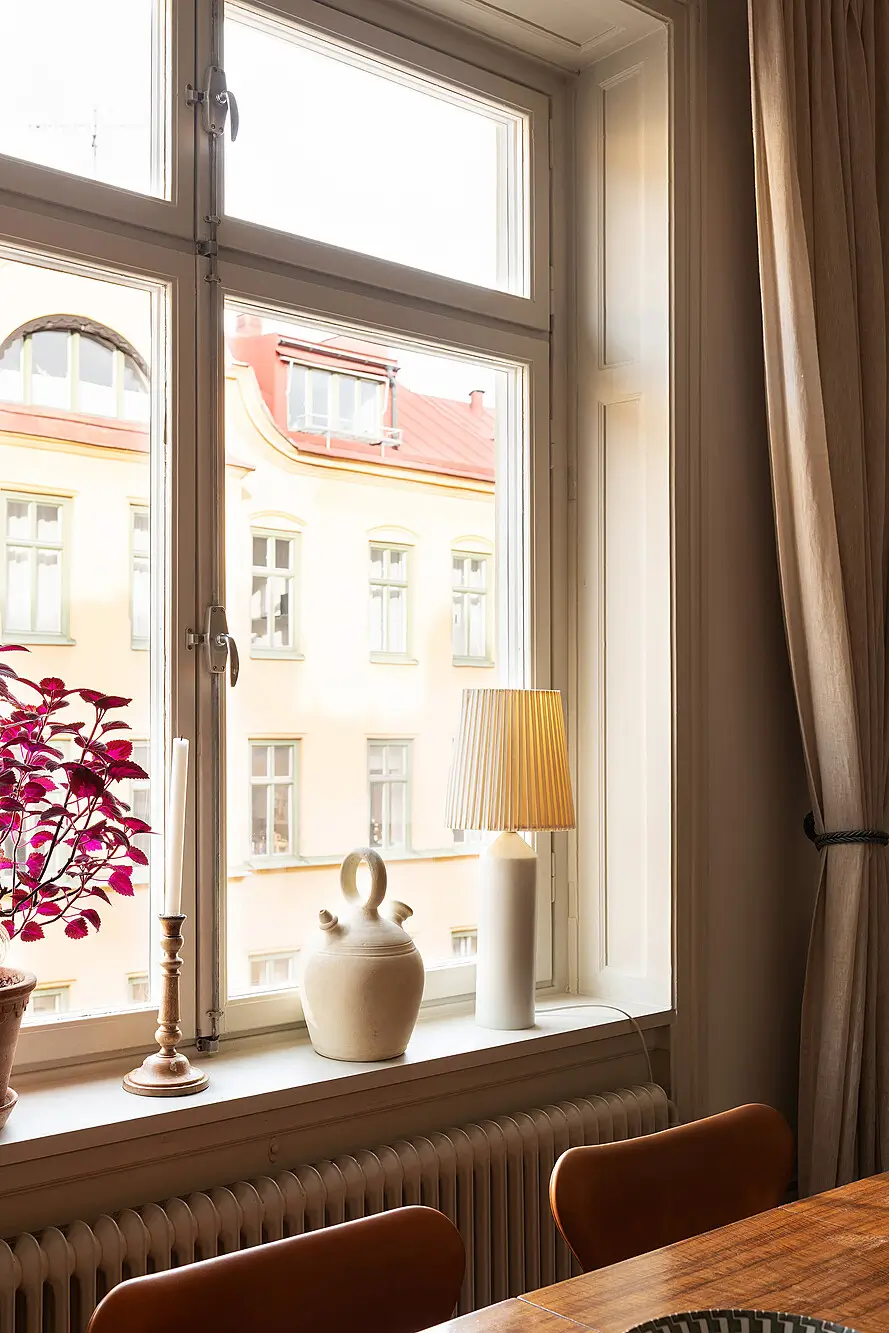 A Stylish Light-Filled Apartment in an Early 20th-Century Stockholm Building 5 tasteful-early-20th-century-apartment-stockholm-nordroom