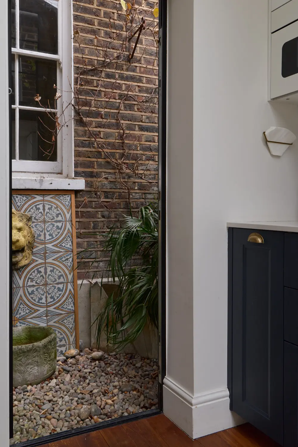 A Crittal-Style Glazed Extension for a Ground Floor Victorian Apartment 18
victorian-family-home-Crittall-style-glazed-kitchen-extension-nordroom