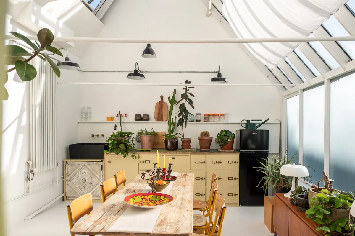 A Victorian Mews House with a Former Greenhouse Turned Into A Dining Room 9 victorian-mews-house-england