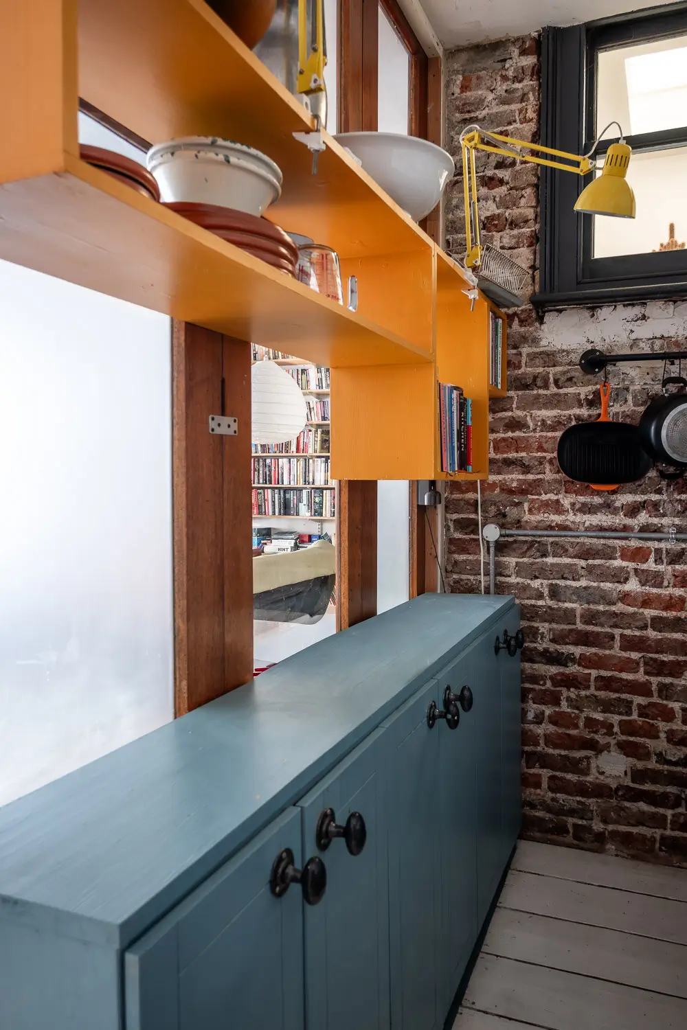 A Victorian Mews House with a Former Greenhouse Turned Into A Dining Room 7 victorian-mews-house-england