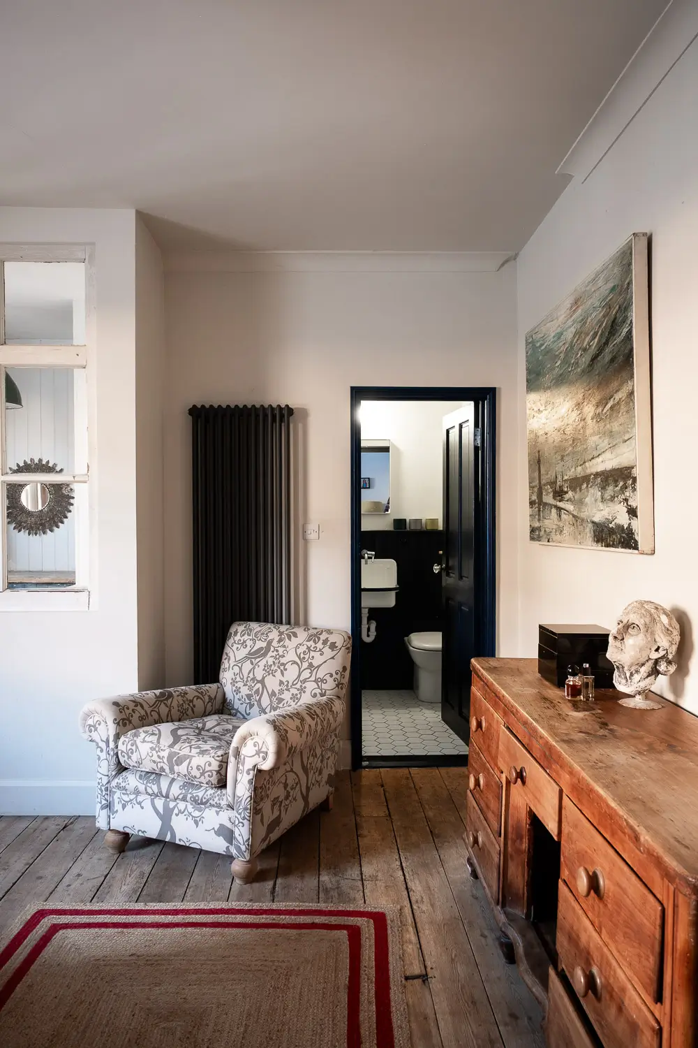 A Victorian Mews House with a Former Greenhouse Turned Into A Dining Room 15 victorian-mews-house-england