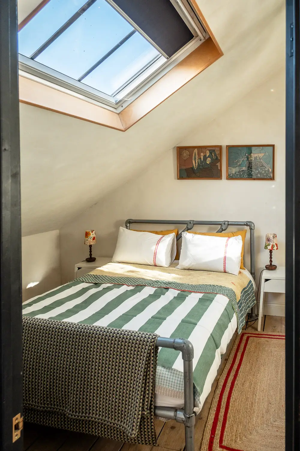 A Victorian Mews House with a Former Greenhouse Turned Into A Dining Room 16 victorian-mews-house-england