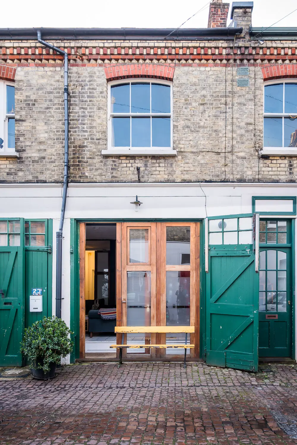 A Victorian Mews House with a Former Greenhouse Turned Into A Dining Room 1 victorian-mews-house-england