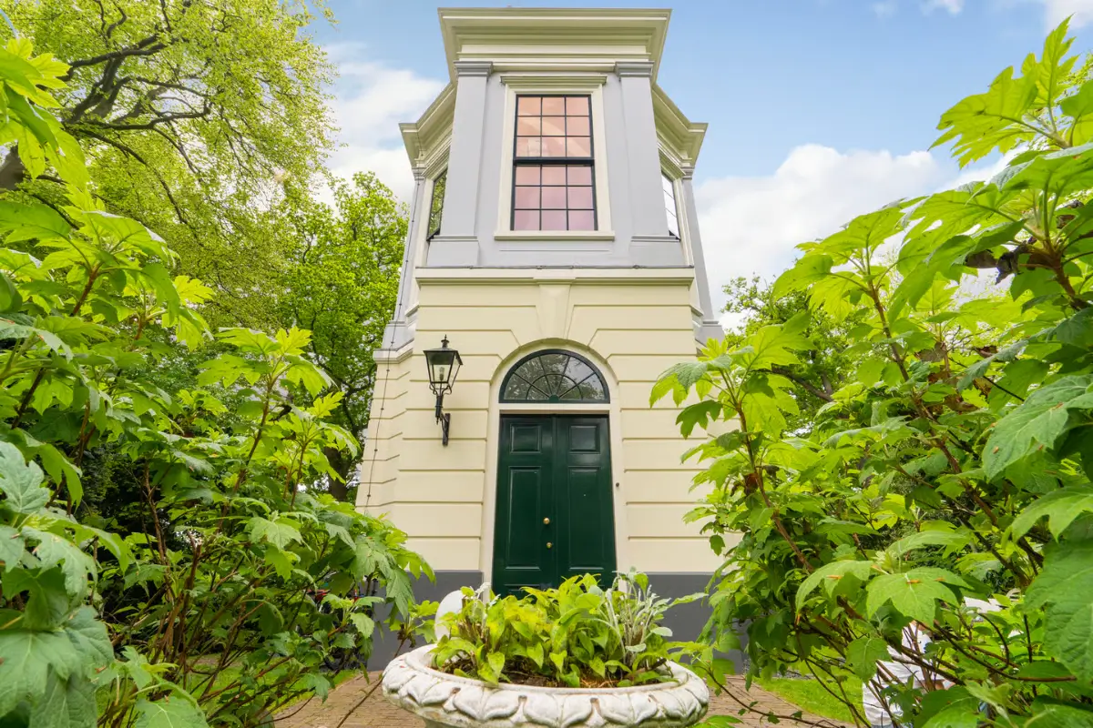 Unique Property: An 18th-Century Octagonal Tea House in The Netherlands 1 18th-century-octagonal-tea-house-netherlands-nordroom