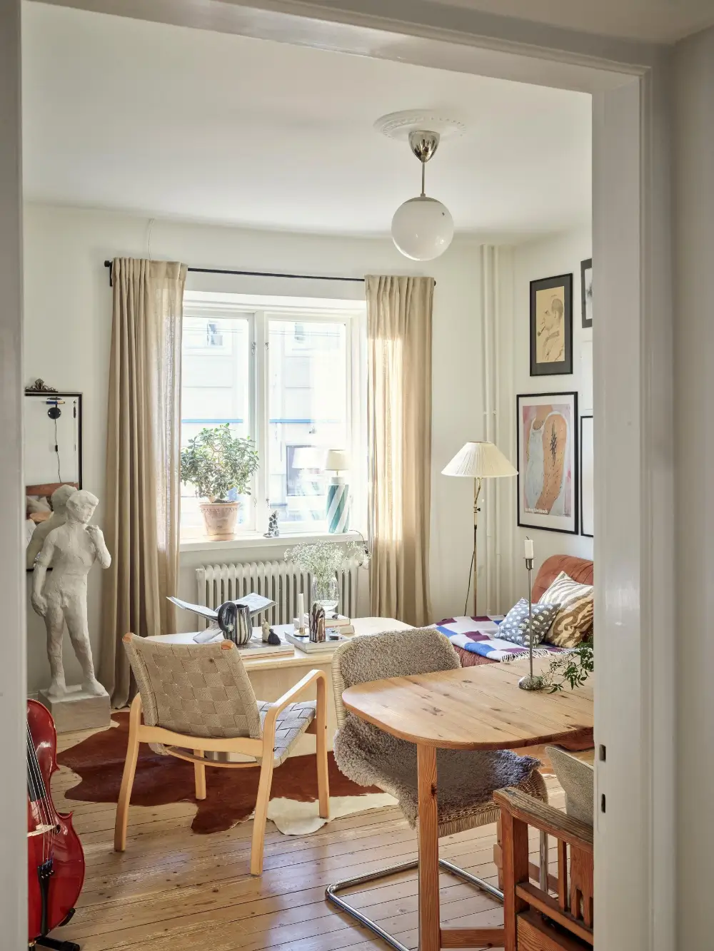 Wooden Floor and a Bistro-Style Kitchen in a Swedish 1930s Apartment 9 art-renovated-kitchen-cozy-small-1930s-apartment-sweden-nordroom