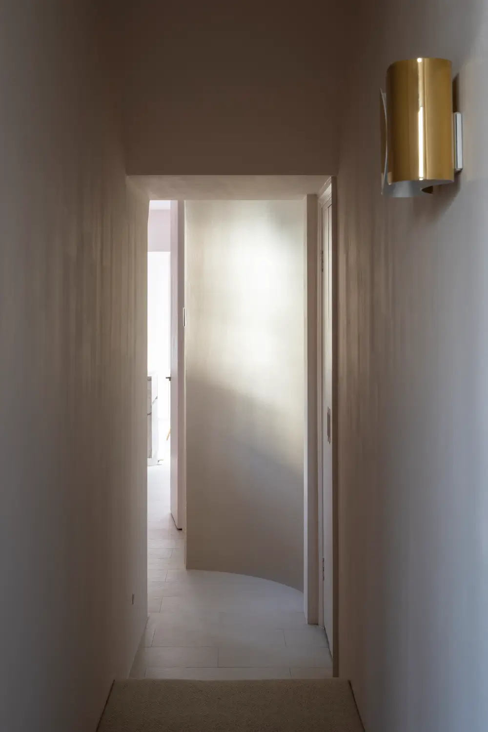 Grand Spaces with Colorful Details in a Holland Park Apartment 7 color-design-extended-notting-hill-apartment