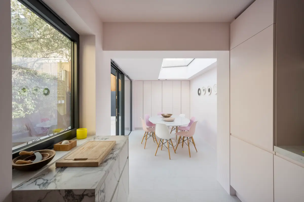 Grand Spaces with Colorful Details in a Holland Park Apartment 8 color-design-extended-notting-hill-apartment