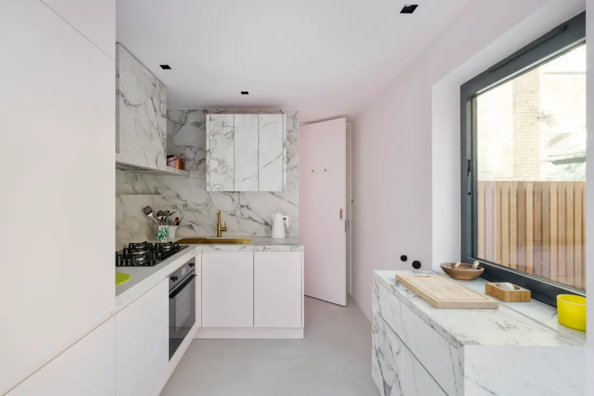 Grand Spaces with Colorful Details in a Holland Park Apartment 10 color-design-extended-notting-hill-apartment