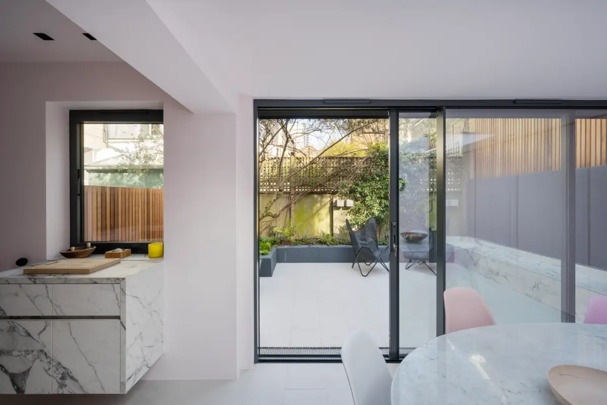 Grand Spaces with Colorful Details in a Holland Park Apartment 11 color-design-extended-notting-hill-apartment