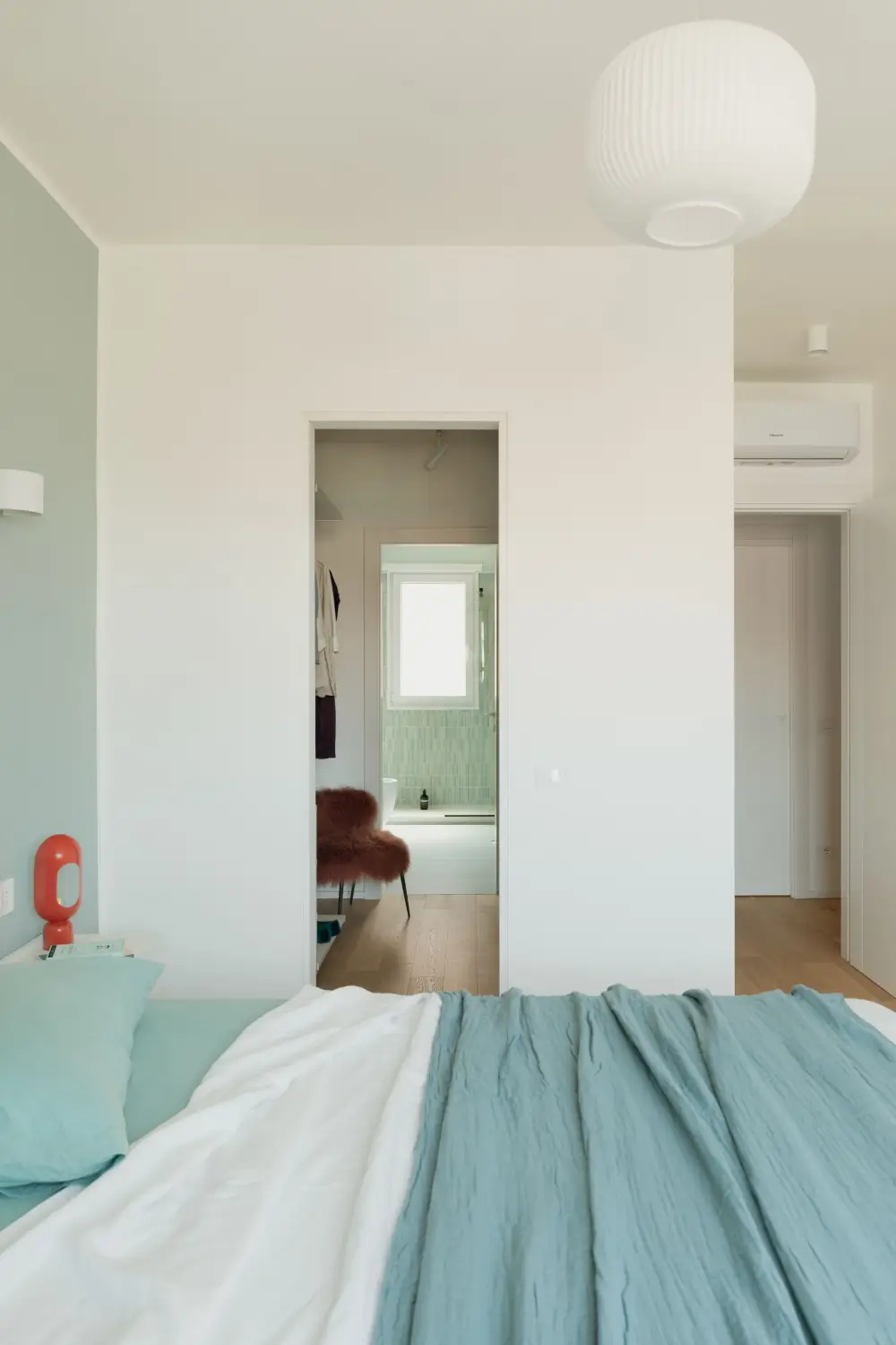 Contemporary and Warm Spaces in a Roman Apartment by Raffaella Falbo 14 contemporary-rome-apartment-Raffaella-Falbo-nordroom