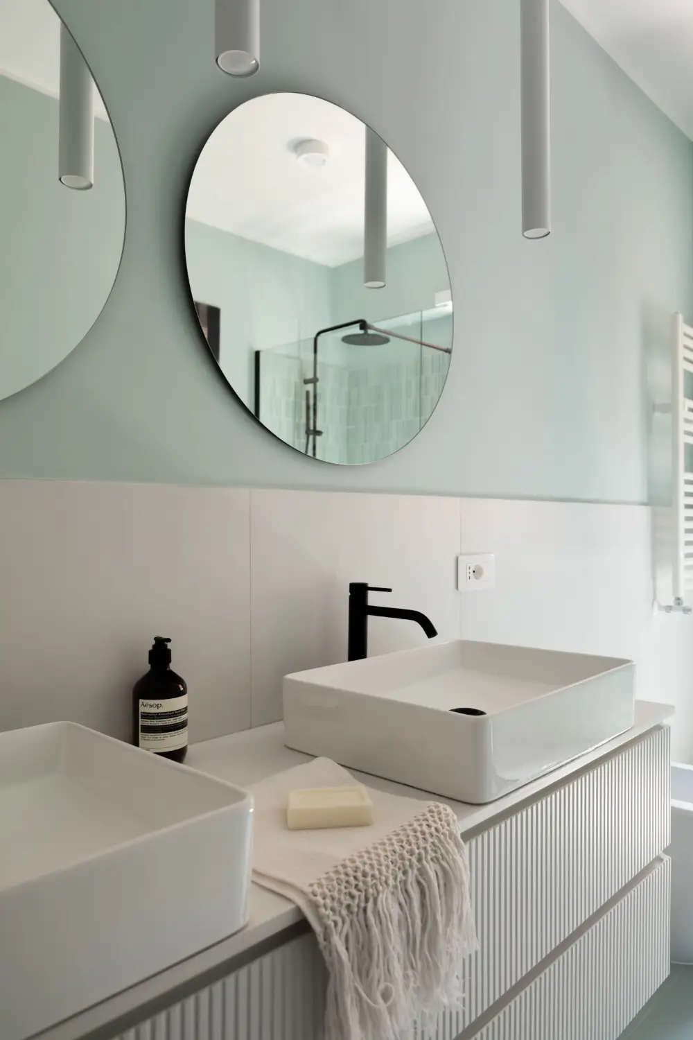 Contemporary and Warm Spaces in a Roman Apartment by Raffaella Falbo 17 contemporary-rome-apartment-Raffaella-Falbo-nordroom