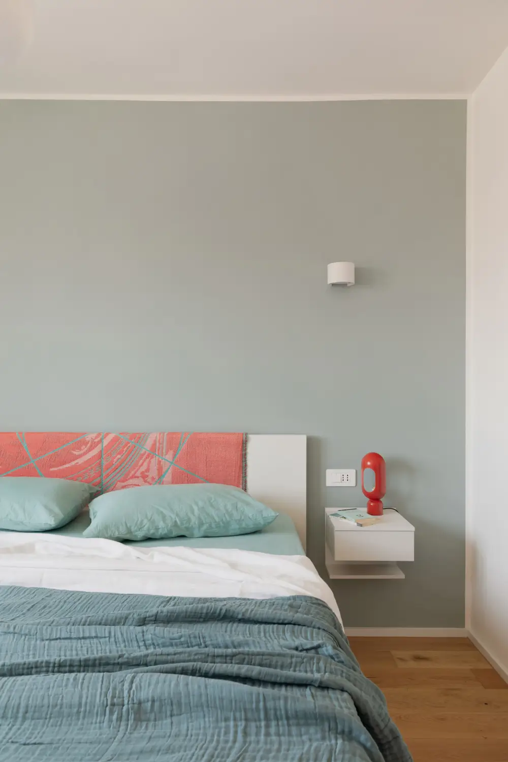Contemporary and Warm Spaces in a Roman Apartment by Raffaella Falbo 13 contemporary-rome-apartment-Raffaella-Falbo-nordroom