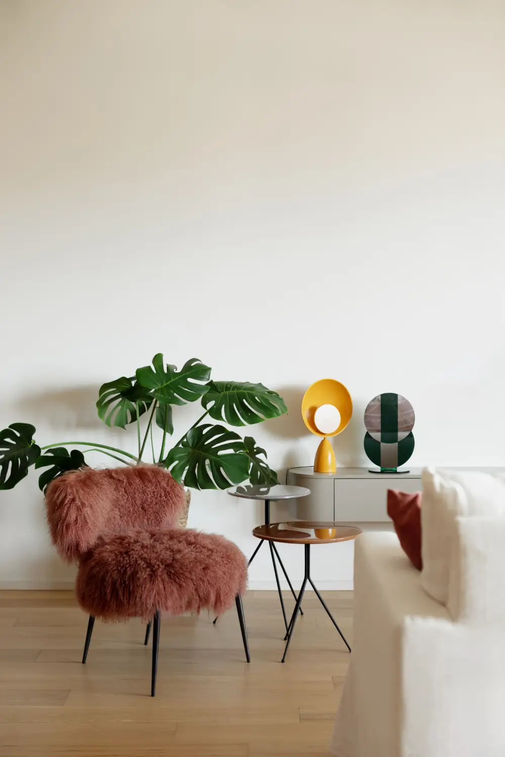 Contemporary and Warm Spaces in a Roman Apartment by Raffaella Falbo 9 contemporary-rome-apartment-Raffaella-Falbo-nordroom