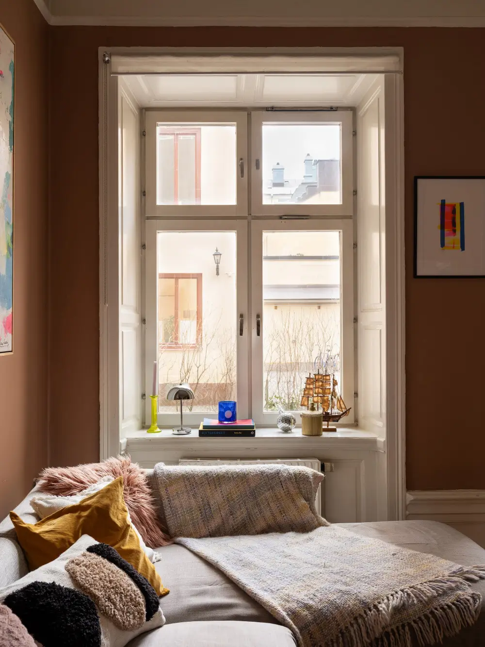 Warm and Rich Colors in a 19th-Century Stockholm Apartment 3 cozy-colorful-rooms-19th-century-stockholm-apartment-nordroom