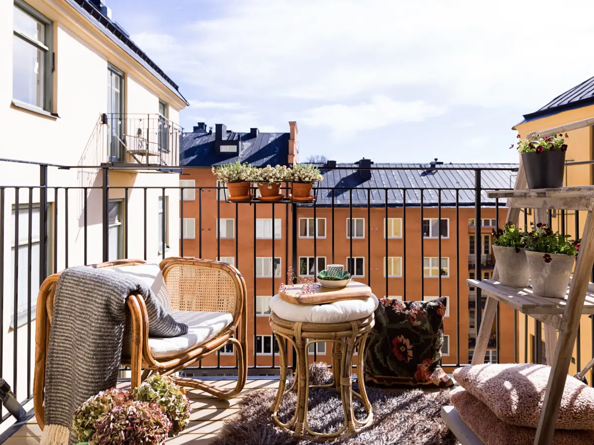 Cozy Spaces in a Renovated Early 20th-Century Apartment in Stockholm 16 cozy-early-20th-century-stockholm-apartment-nordroom
