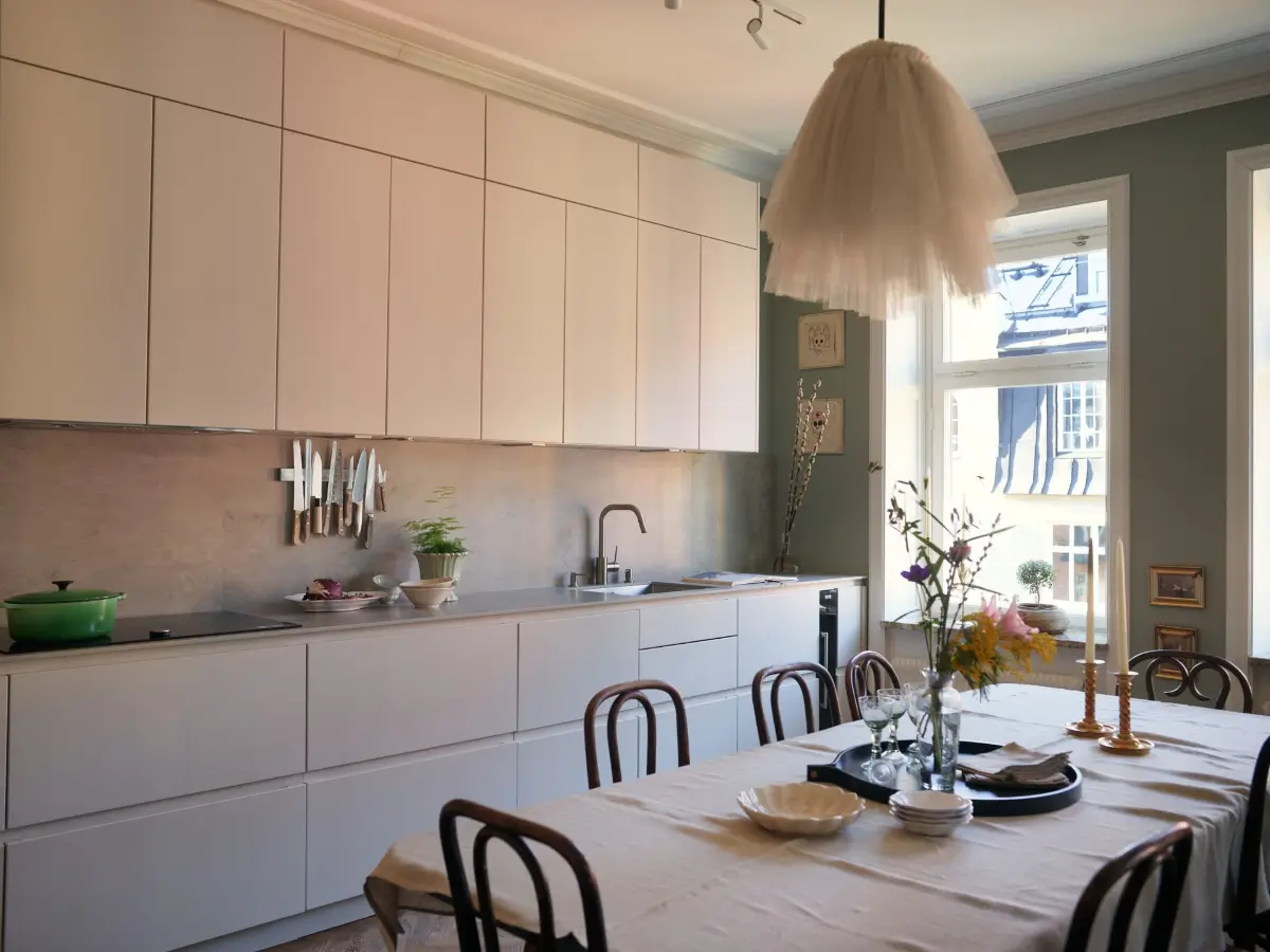Cozy Spaces in a Renovated Early 20th-Century Apartment in Stockholm 9 cozy-early-20th-century-stockholm-apartment-nordroom