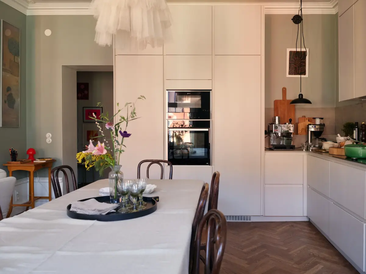 Cozy Spaces in a Renovated Early 20th-Century Apartment in Stockholm 11 cozy-early-20th-century-stockholm-apartment-nordroom