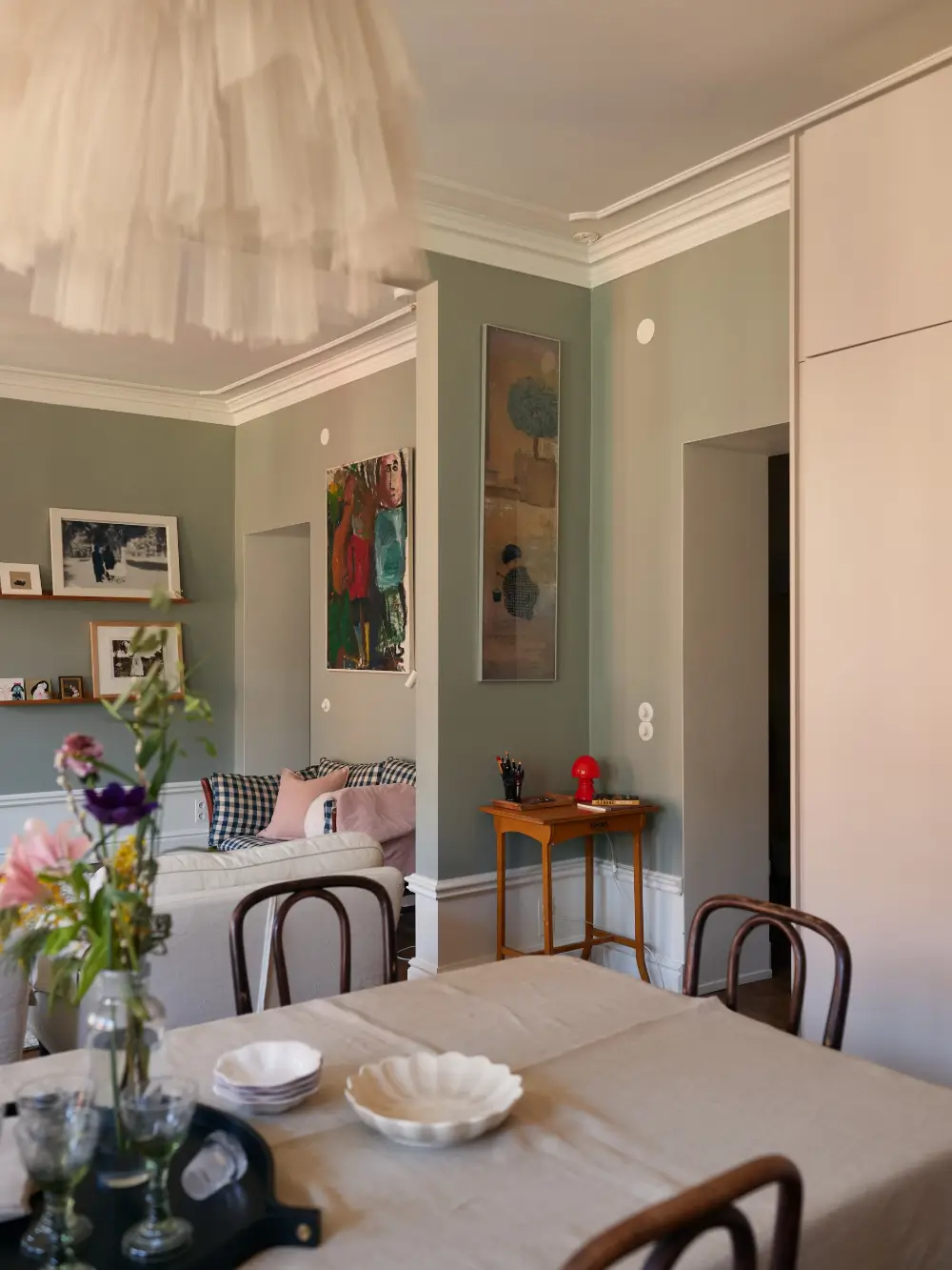Cozy Spaces in a Renovated Early 20th-Century Apartment in Stockholm 12 cozy-early-20th-century-stockholm-apartment-nordroom