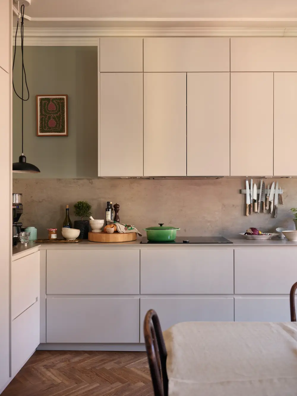 Cozy Spaces in a Renovated Early 20th-Century Apartment in Stockholm 10 cozy-early-20th-century-stockholm-apartment-nordroom