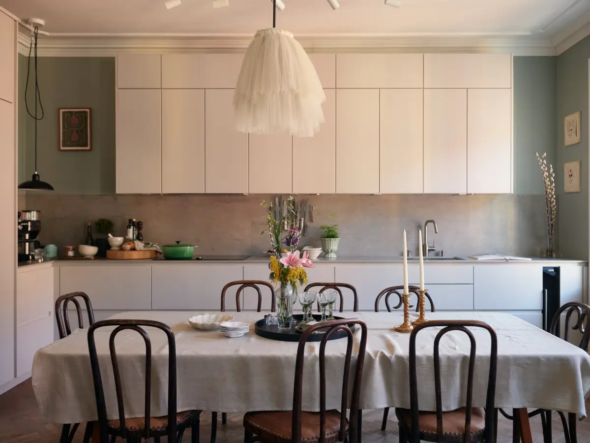 Cozy Spaces in a Renovated Early 20th-Century Apartment in Stockholm 8 cozy-early-20th-century-stockholm-apartment-nordroom