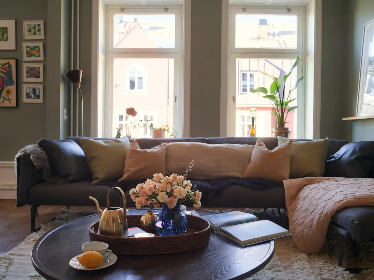 Cozy Spaces in a Renovated Early 20th-Century Apartment in Stockholm 3 cozy-early-20th-century-stockholm-apartment-nordroom