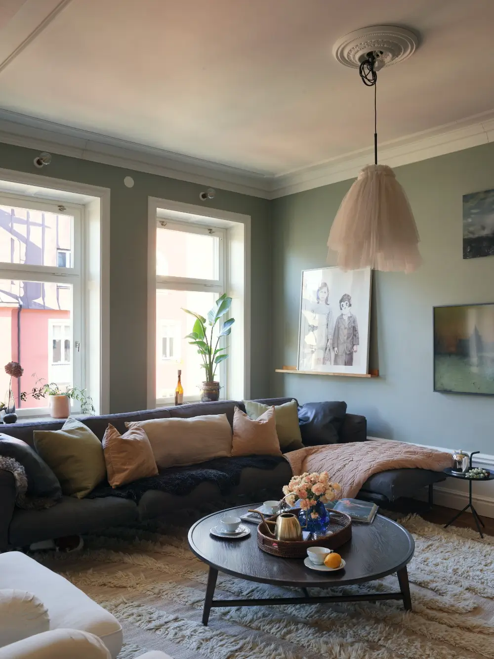 Cozy Spaces in a Renovated Early 20th-Century Apartment in Stockholm 2 cozy-early-20th-century-stockholm-apartment-nordroom