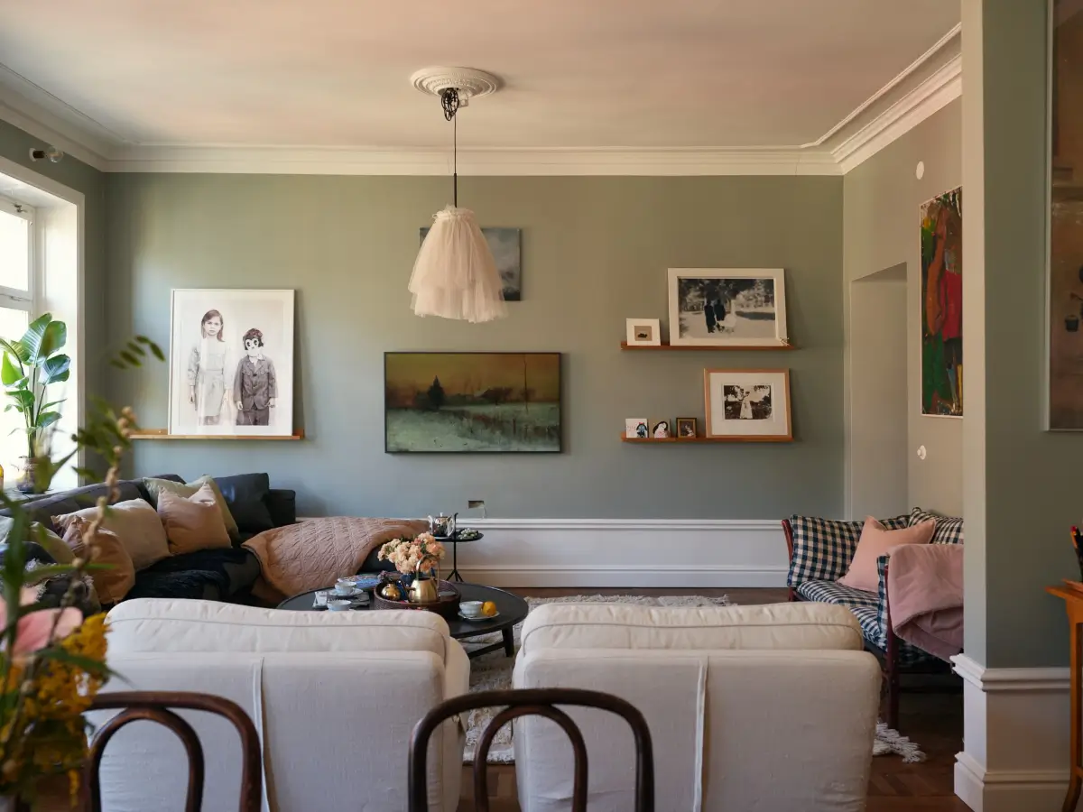 Cozy Spaces in a Renovated Early 20th-Century Apartment in Stockholm 6 cozy-early-20th-century-stockholm-apartment-nordroom