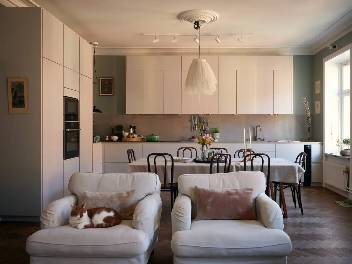 Cozy Spaces in a Renovated Early 20th-Century Apartment in Stockholm 7 cozy-early-20th-century-stockholm-apartment-nordroom