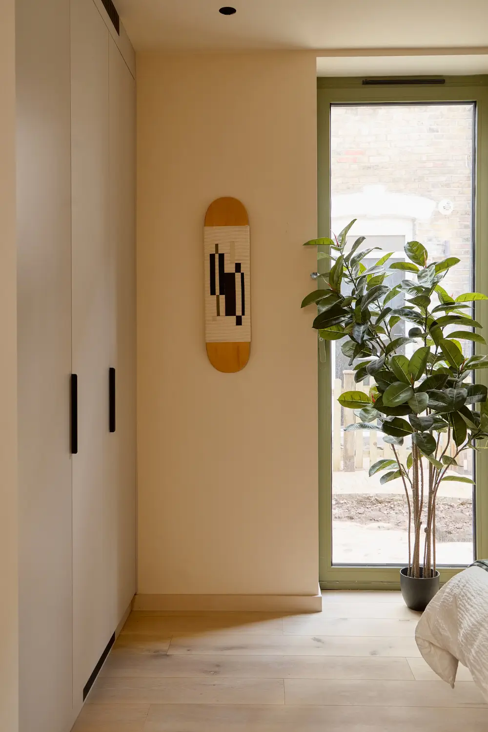 Midcentury and Japanese Influences in a Sustainable London New Build 33 curves-textures-new-build-house-london