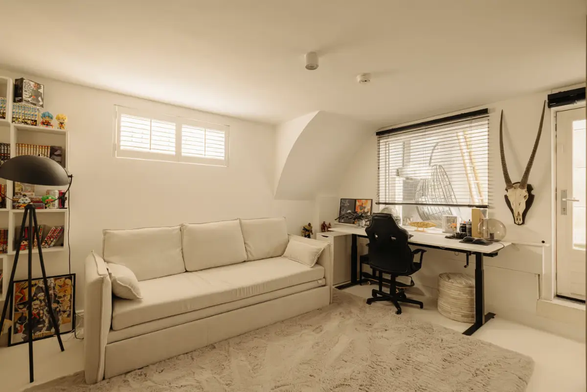 A Bright, Late 19th-Century Corner Apartment in Amsterdam 38 duplex-corner-apartment-amsterdam
