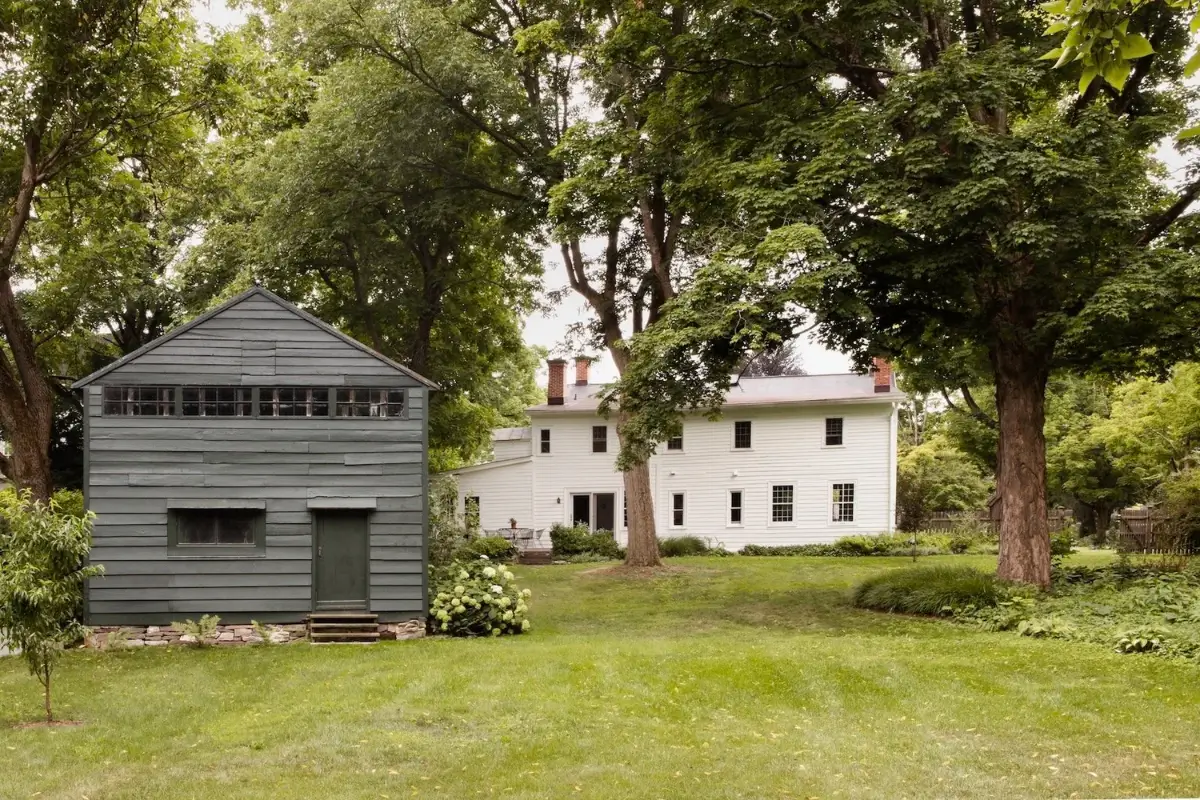 Light Rooms and Pink Tones in One of the Hudson Valley’s Oldest Homes 2 early-18th-century-dutch-house-hudson-valley